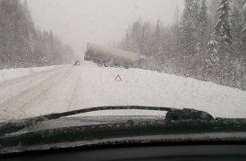 Под Тулой фура угодила в кювет