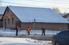 В Пролетарском районе устанавливают ограждения безопасности