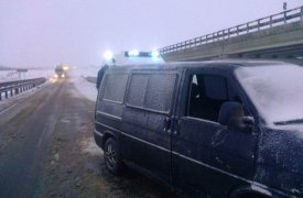 Под Тулой микровавтобус с детьми влетел в отбойник