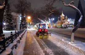 Тулу очищают от снега 87 спецмашин