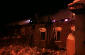 В Новомосковске в результате пожара дом остался без крыши