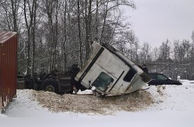 Под Тулой при столкновении двух фур у одного из грузовиков оторвало кабину