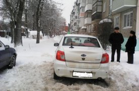 В Новомосковске водитель «Датсуна» сбил старушку, сдавая назад
