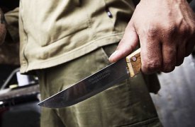 В Новомосковске пьяный пенсионер угрожал полицейскому ножом