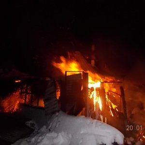 В Киреевске полыхающую баню тушили 13 пожарных