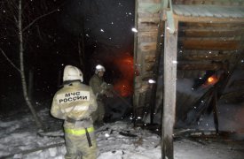 Под Тулой трактор сгорел вместе с ангаром