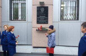 В Туле возложили цветы к барельефу Аболенцева Владимира Александровича