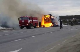 Под Тулой пожарные предотвратили взрыв горящей фуры