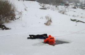 Алексинских школьников учили спасать провалившихся под лед