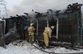 В результате пожара в Суворовском районе от дома остались лишь обгоревшие стены