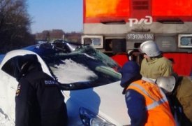 В Тульской области водитель «Опеля» чудом выжил в столкновении с поездом