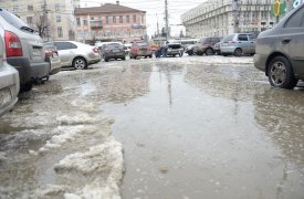 В центре Тулы парковка превратилась в «море»