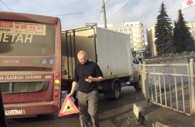 В Туле на Советской пробка из-за аварии. Столкнулись «Газель» и 12-й автобус