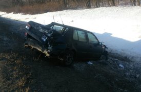 В Воловском районе водитель «Фольксвагена» вписался в ограждение и уехал в кювет
