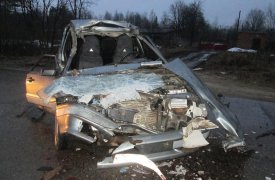 В Плавске в результате ДТП легковушка превратилась в груду металла