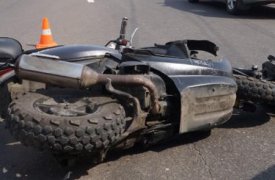 В Туле водитель микроавтобуса сбил двух подростков на скутере