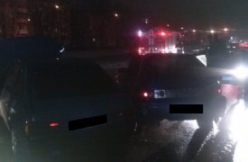 В Новомосковске «Москвич» врезался в «двенашку»