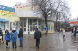 В Туле разогнали бабушек, торгующих соленьями у рынка «Салют»