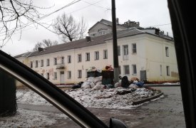 Туляки жалуются на мусор на перекрестке ул. Циолковского и ул. Горняцкой