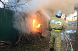 В Щекино гараж сгорел вместе с машиной, мотоциклом и скутером
