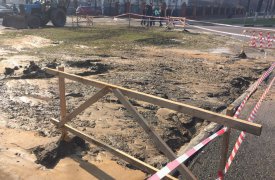 Тула уходит под землю: на ул. Шевченко в яму провалилась еще одна машина