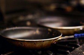 Житель Щекино насмерть забил собутыльника чайником и сковородой за то, что тот пытался изнасиловать его подругу