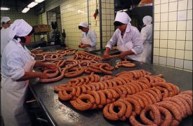 «Арсеньевский мясокомбинат» привлечён к административной ответственности за некачественную колбасу