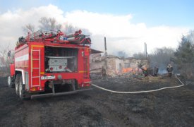 В Узловском районе 12 человек тушили горящий дом