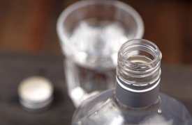 Безработный житель Новомосковска украл из супермаркета «пузырь»