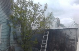 В Туле 16 огнеборцев тушили горящий дом