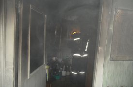 В Туле 13 огнеборцев тушили горящую квартиру