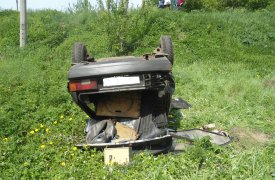 В Тульской области «восьмёрка» улетела в кювет и перевернулась кверху днищем