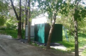 В Привокзальном округе Тулы по просьбе граждан кронировали деревья и установили ограждения