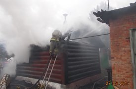 В Тульской области 10 человек тушили баню и гараж