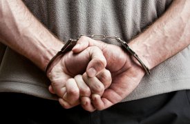 Житель Донского дважды обокрал пекарню и похитил ворота с территории роддома