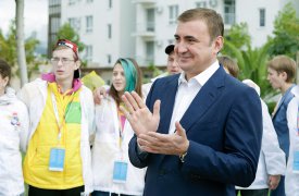 Алексей Дюмин пострелял в лазерном тире в Сочи