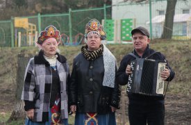 В Заречье привели в порядок три двора