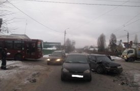 В Туле столкнулись две «Лады»: пострадали оба водителя