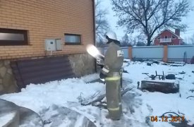 В Киреевске 7 огнеборцев тушили горящий коттедж