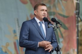 Алексей Дюмин поздравил работников ЗАГСа с профессиональным праздником