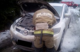 В Тульской области водитель самостоятельно потушил горящую «Мазду»