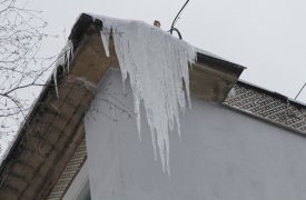 В Туле продолжается проверка работы УК по уборке сосулек и наледи с крыш
