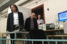 На тульском заводе Дмитрий Маликов собственноручно собрал всемирно известный микрофон МК-319