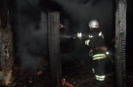 Во время ночного пожара в Чекалине погибла пенсионерка