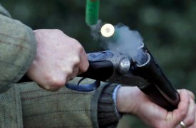 Пьяный мужчина выстрелил из ружья в пьяного соседа, который случайно перепутал квартиры
