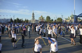 Туляки станцевали вальс на главной площади города