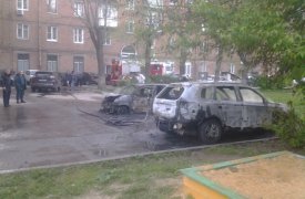 В Новомосковске рано утром сгорели три иномарки