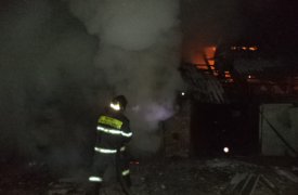 В Щекинском районе ночью полыхал гараж