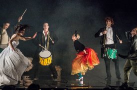 «Золотая Маска в кино»: кинопоказ спектакля «Барабаны в ночи»