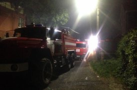 Полчаса 19 пожарных тушили полыхающий дом в Туле